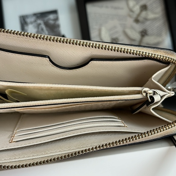 Kate spade wallet zip around (has minor blemishes) - Picture 5 of 8